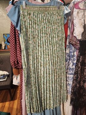 Max Studio Green Floral Pleated Maxi Skirt